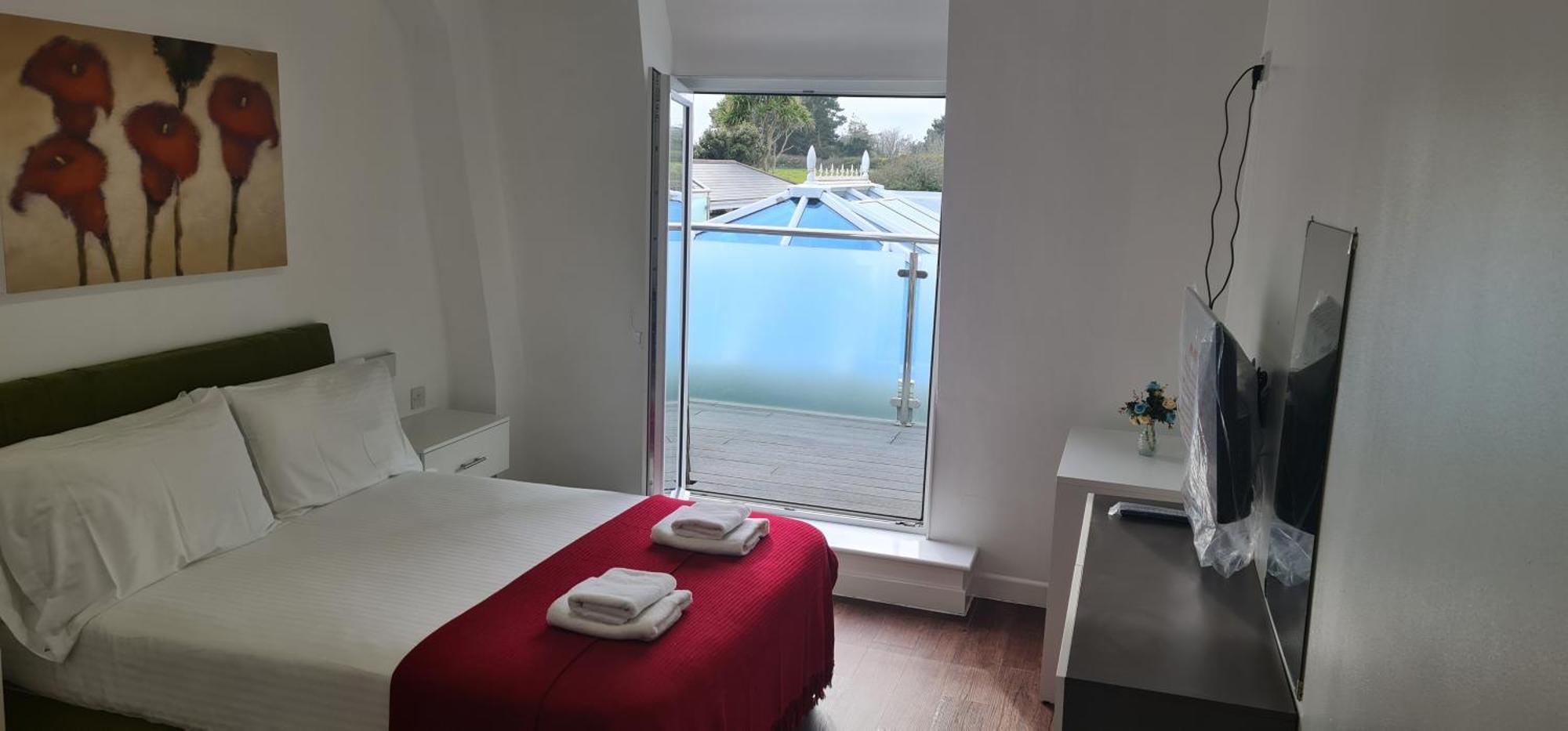 Saints Bay Hotel Bagian luar foto